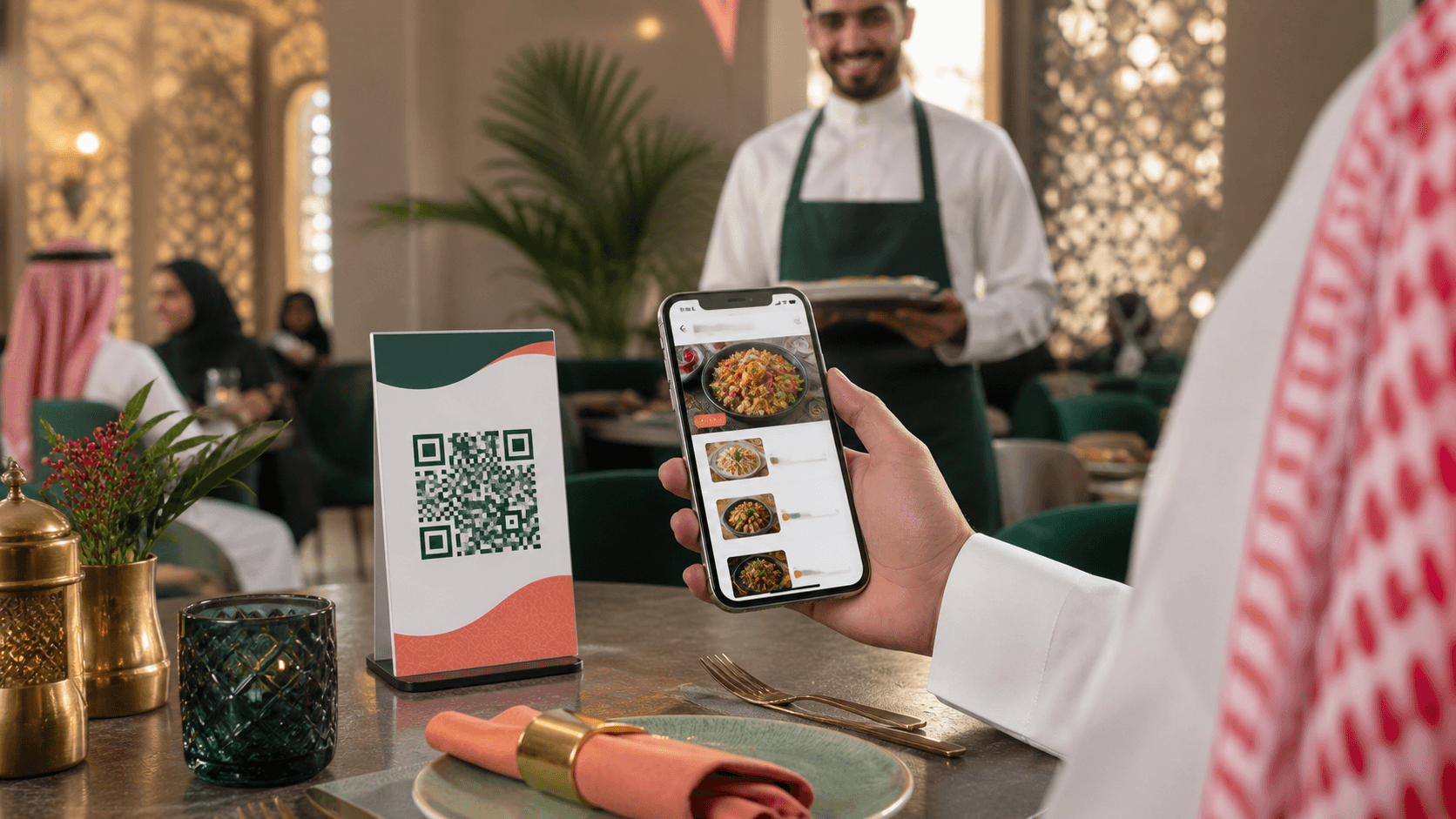 عميل يمسح QR menu لفتح منيو رقمي عبر واجهة